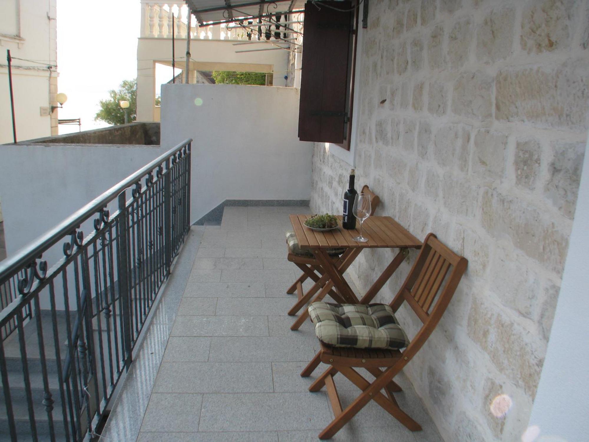 Apartment In Stone House On Seaside Kastela Exterior photo